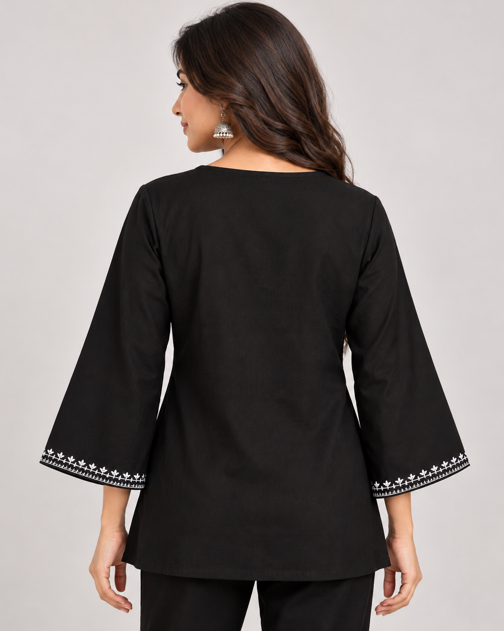 BLACK WOMAN KURTI EMBROIDERY WHITE