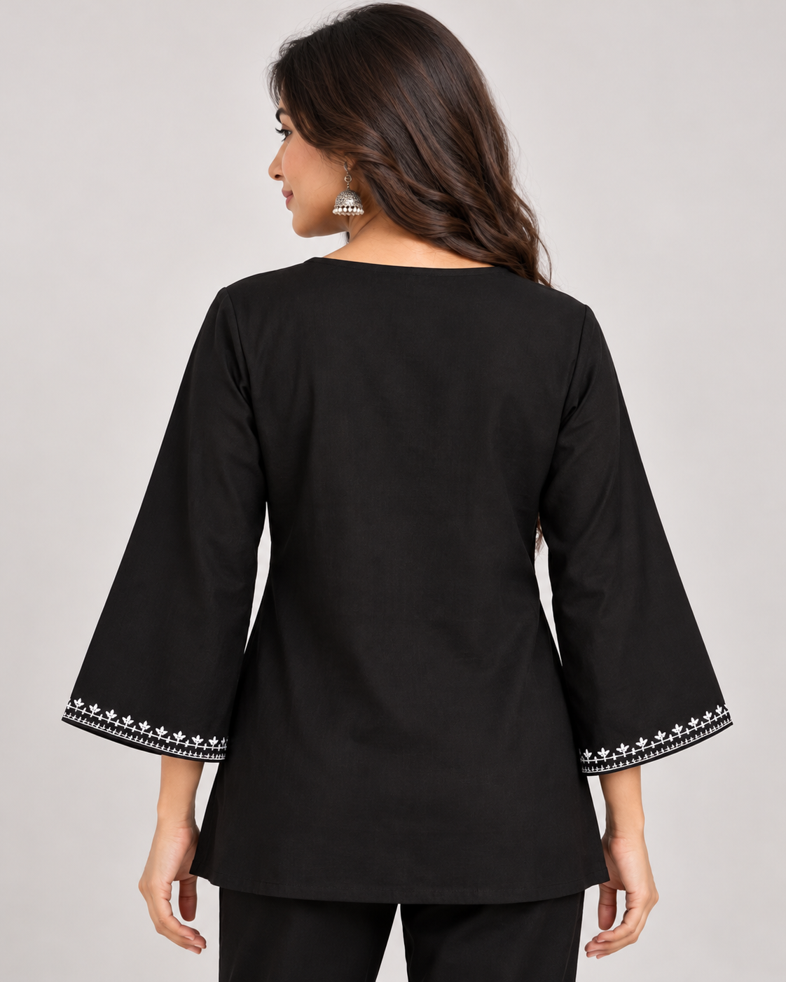 BLACK WOMAN KURTI EMBROIDERY WHITE